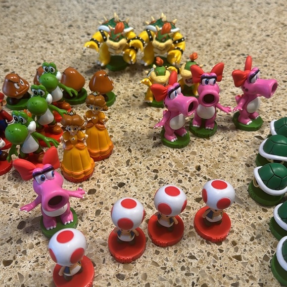 Super Mario collectors edition, chess pieces, extras - Picture 3 of 4